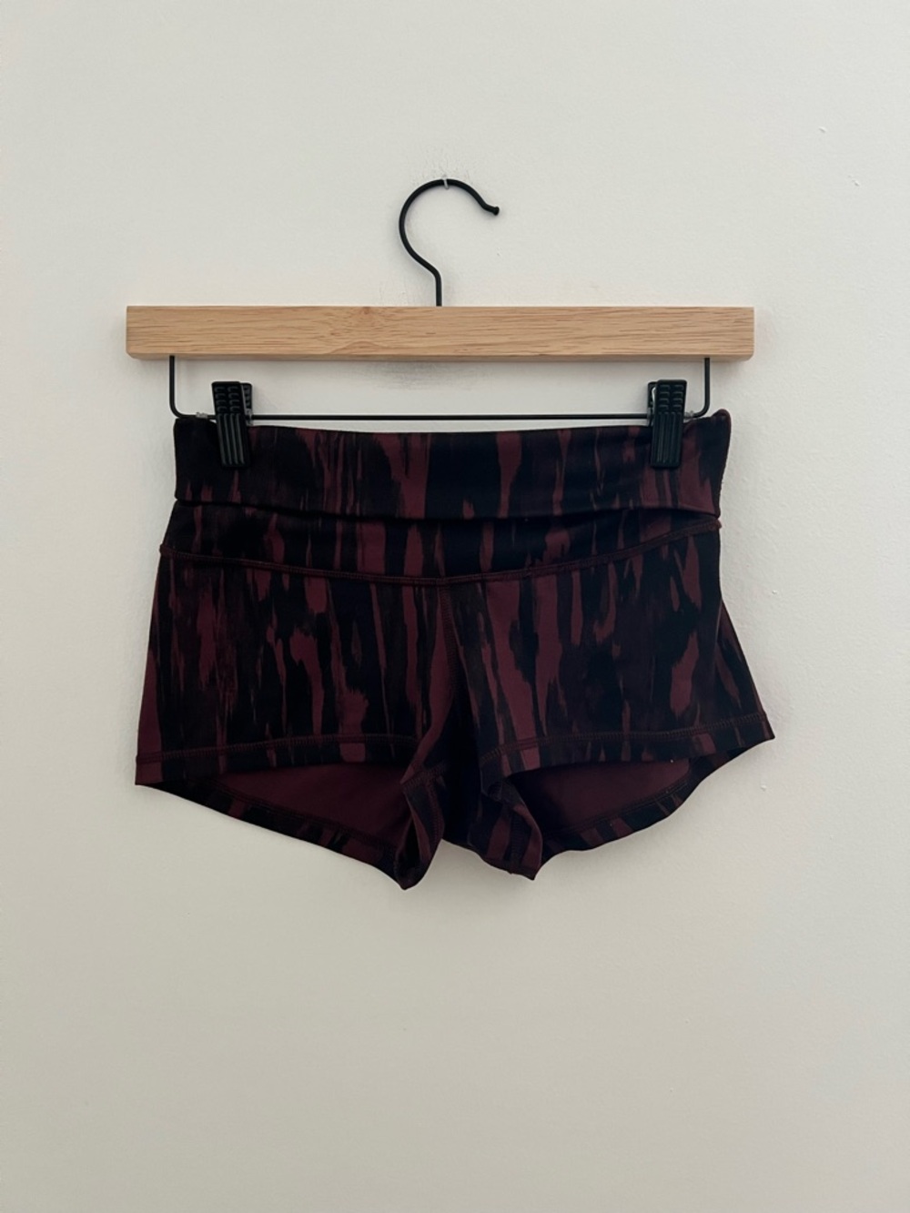 Lululemon High-Rise Biker Women's Athletic Shorts in Dark Burgundy/Black